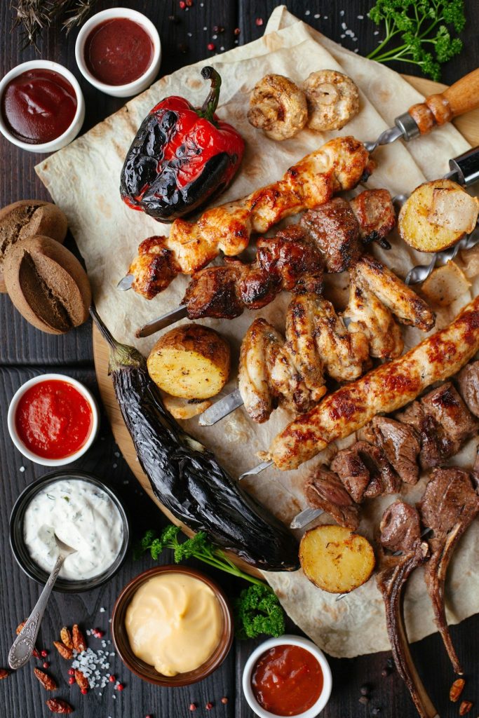 Pişirilmiş yemek ve sebze detayları